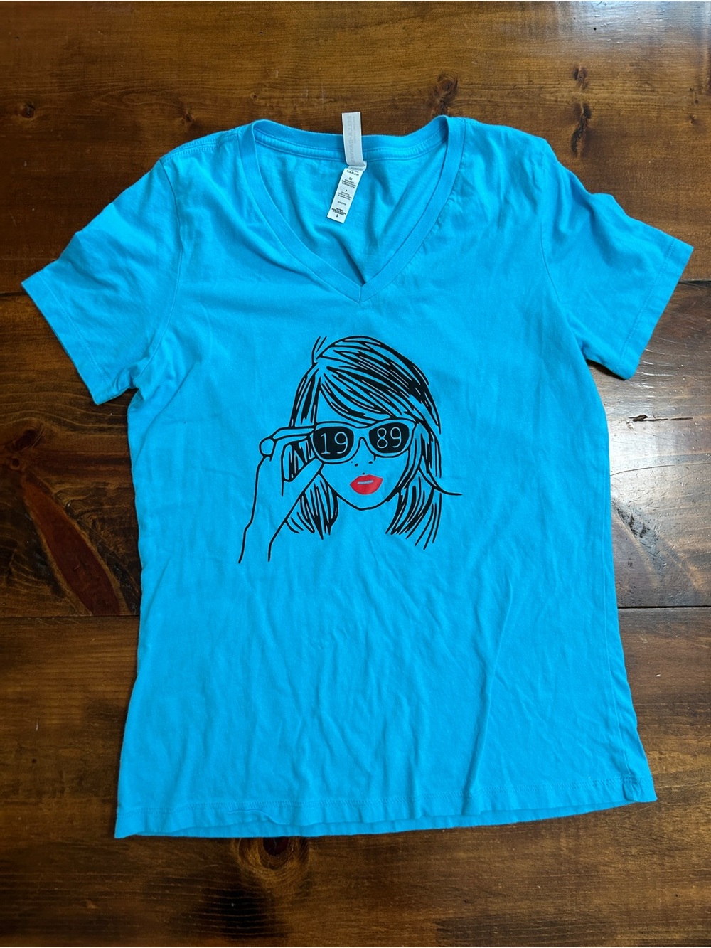 Taylor Swift 1989 v neck t shirt women’s small blue tee